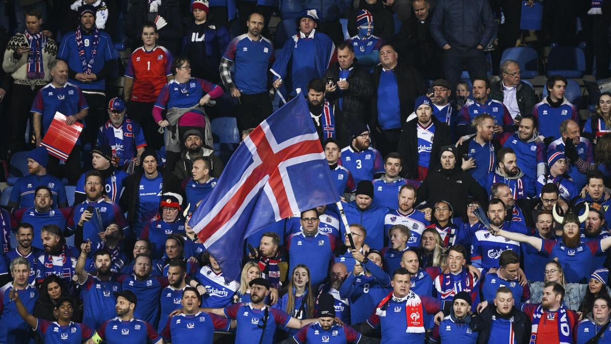 Icelandic football fans